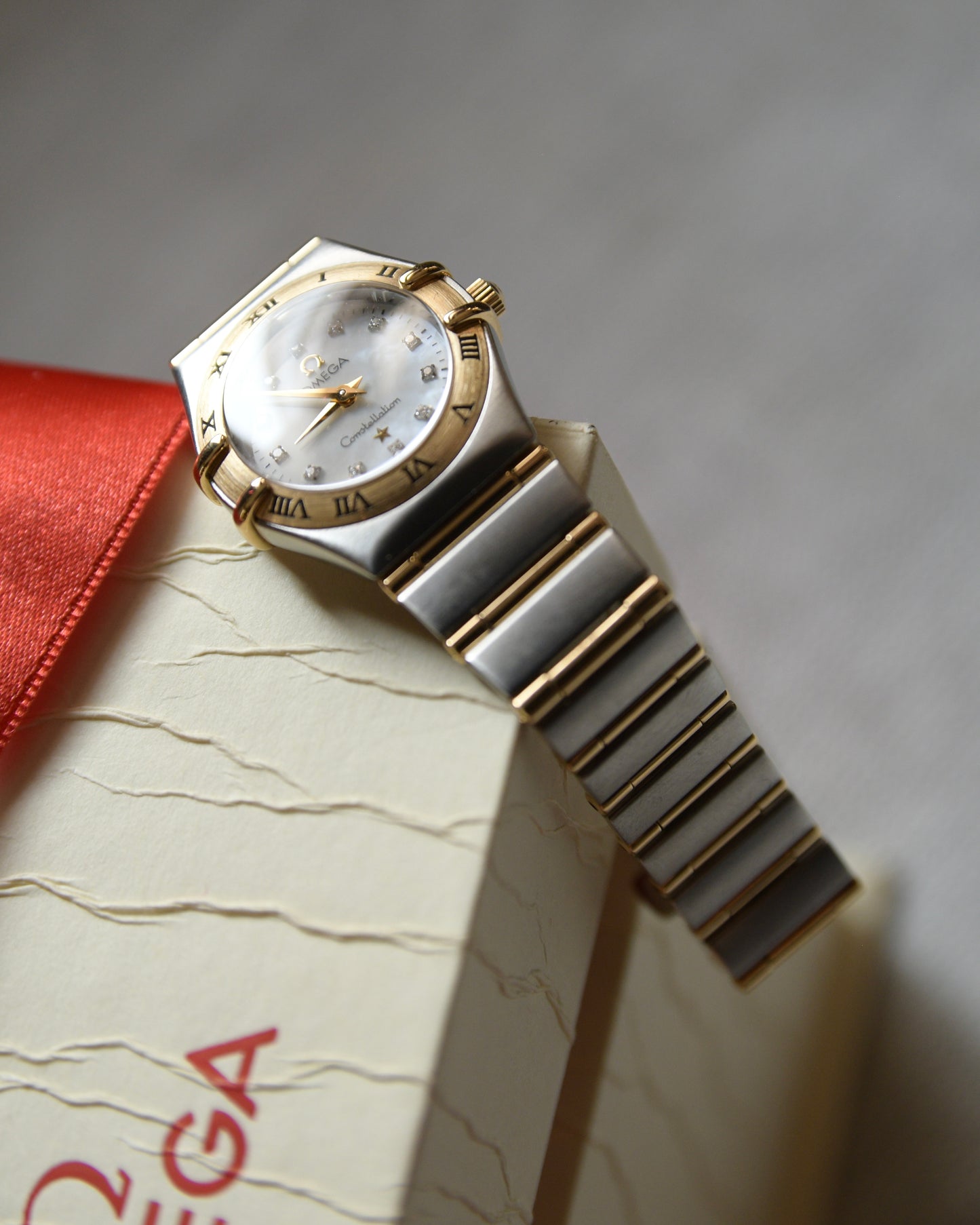 New Arrival: 2000s Omega Constellation Mini 12P Diamonds Mother of Pearl Full Bar