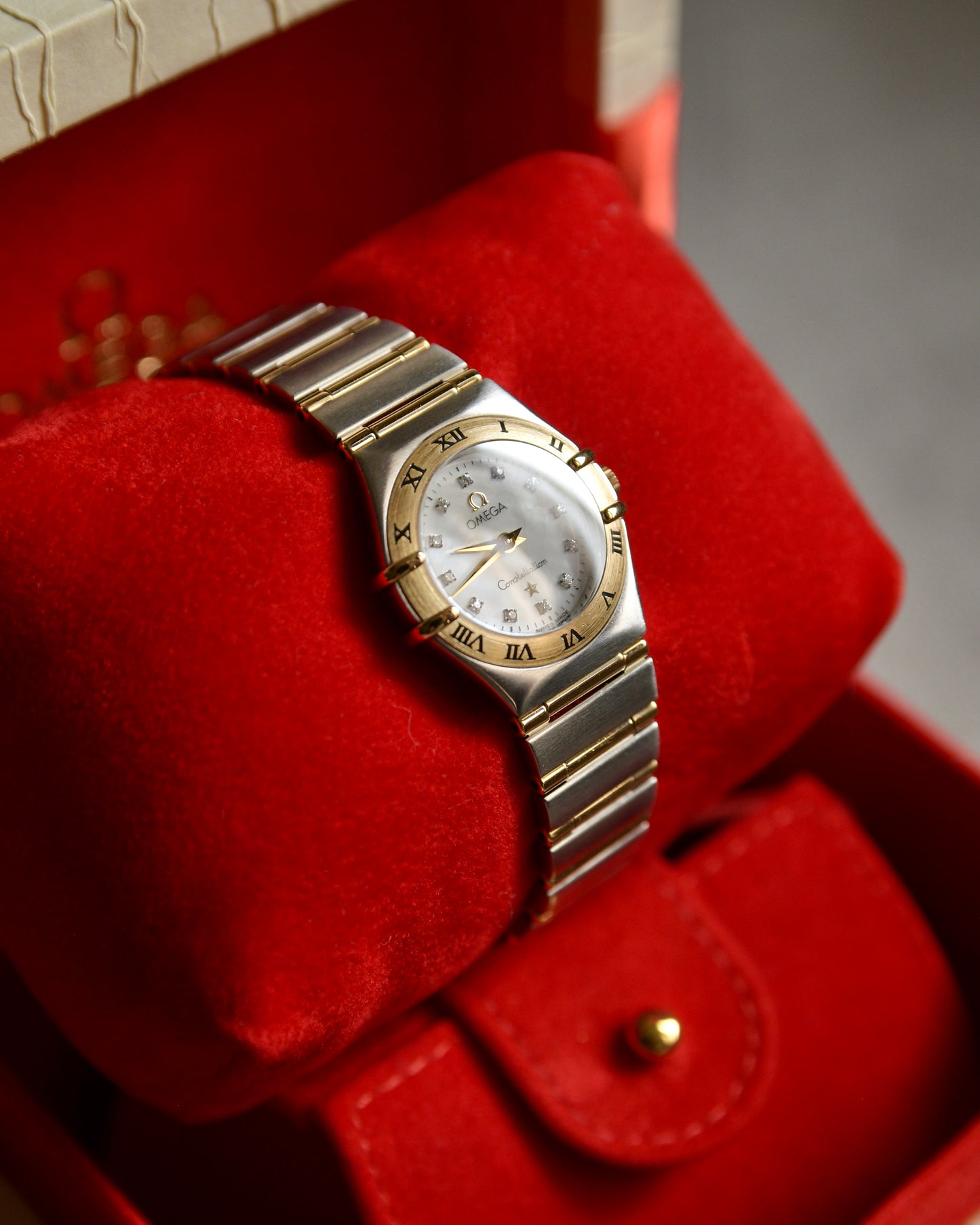 New Arrival: 2000s Omega Constellation Mini 12P Diamonds Mother of Pearl Full Bar