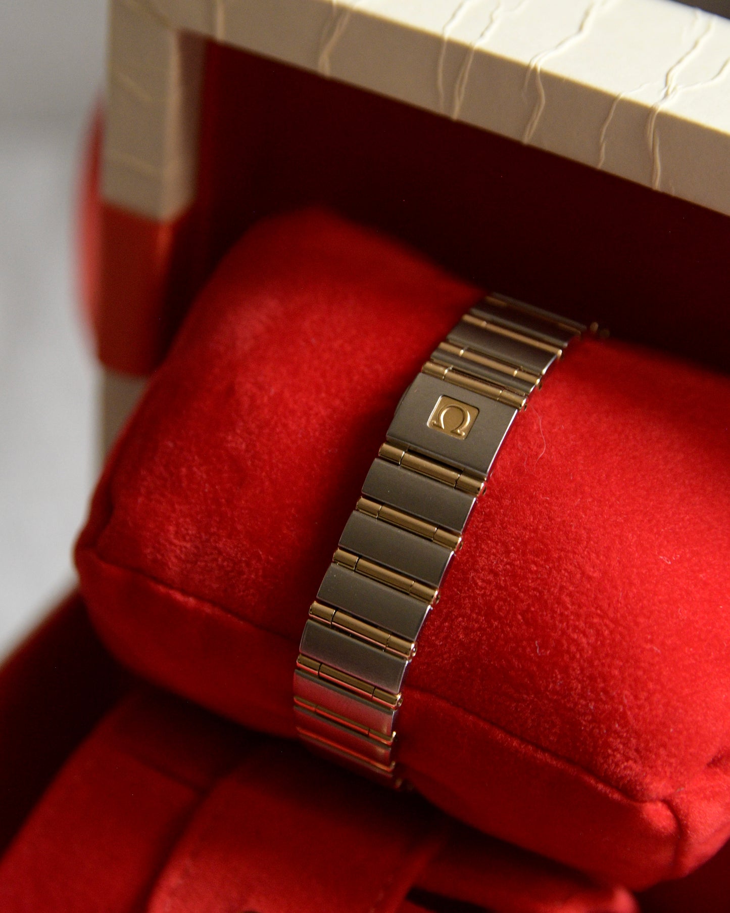 New Arrival: 2000s Omega Constellation Mini 12P Diamonds Mother of Pearl Full Bar